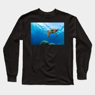 hawksbill turtle cruising through Long Sleeve T-Shirt